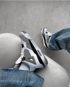 Air Jordan 4 Retro Military Black