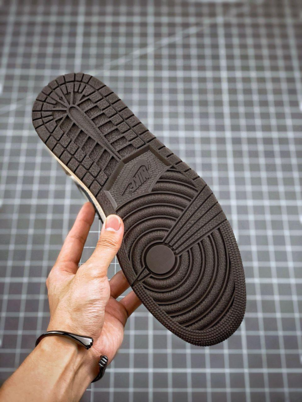 Air Jordan x Travis Scott Retro High "Mocha" - Image 12