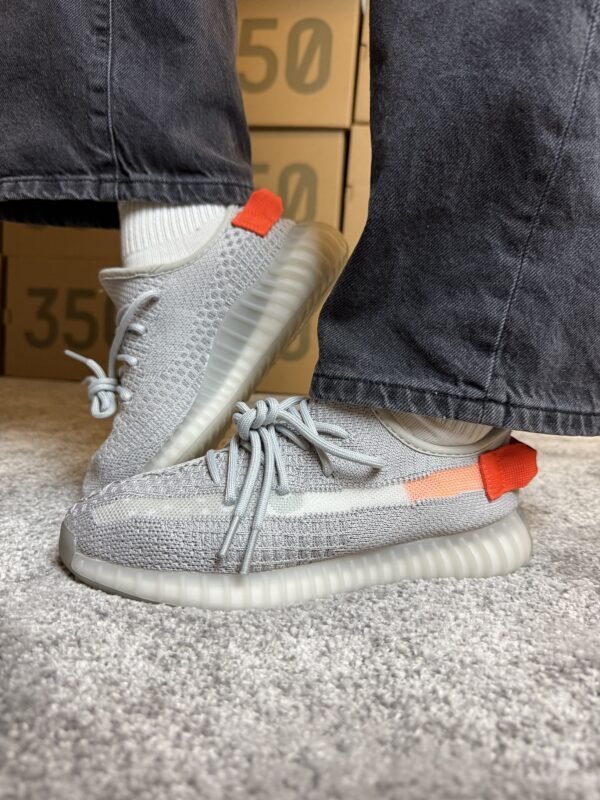 Yeezy Boost 350 V2 "Tail Light" - Slika 3