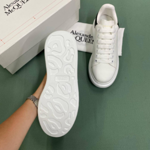 Alexander McQueen "BLACK WHITE" - Classic