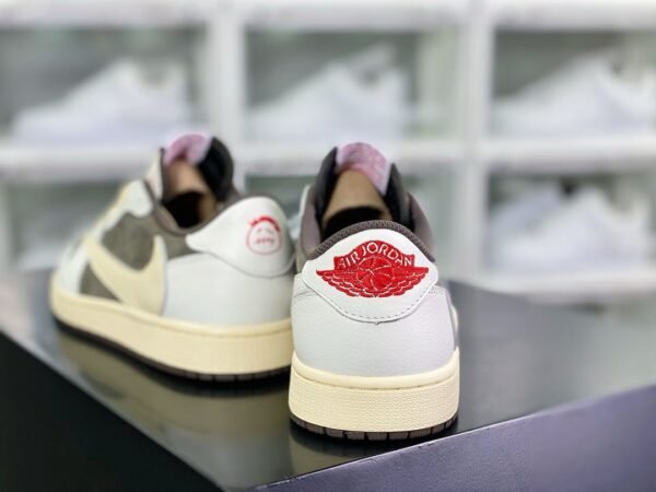 Jordan Travis Scott Light Mocha - Slika 4
