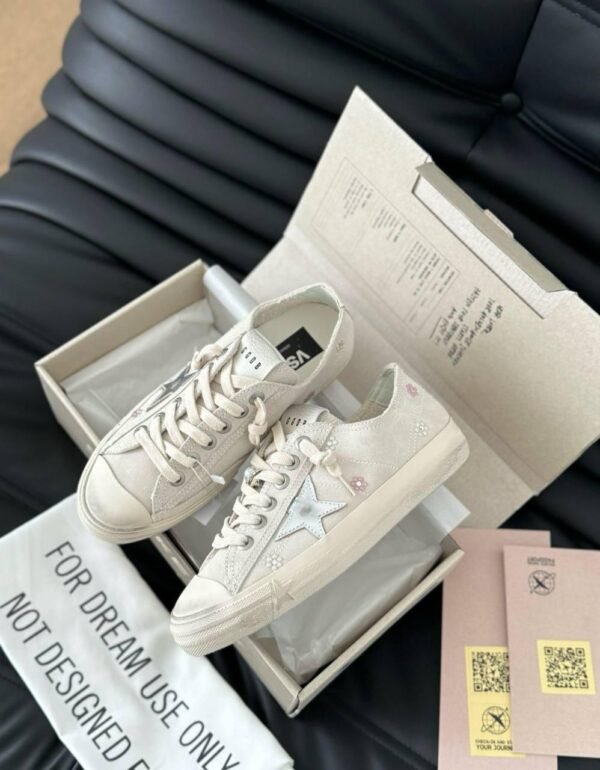 Golden Goose Flower / Grey Star