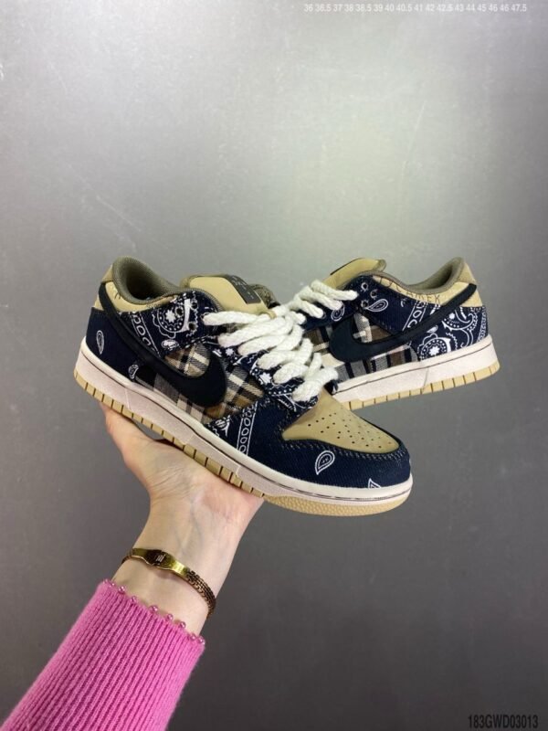 Nike x Travis Scott Dunk Low - Slika 8
