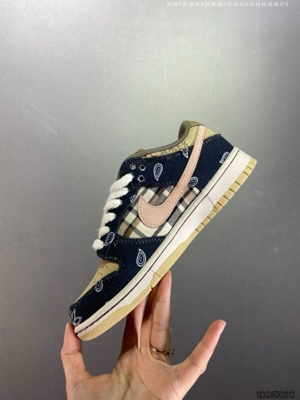 Nike x Travis Scott Dunk Low - Slika 3