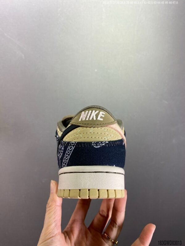 Nike x Travis Scott Dunk Low - Slika 2