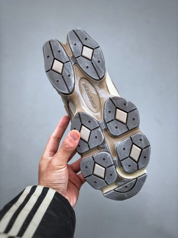 New Balance 9060 "Mushroom" - Slika 3