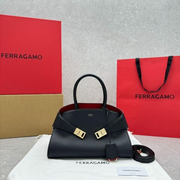 Salvatore Ferragamo Hug medium crna