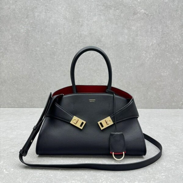 Salvatore Ferragamo Hug medium crna