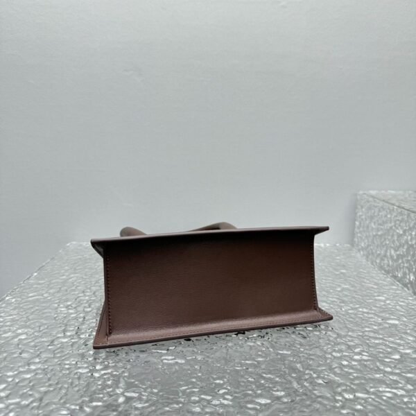 JACQUEMUS Le Chiquito Noeud Leather top handle bag smeđa