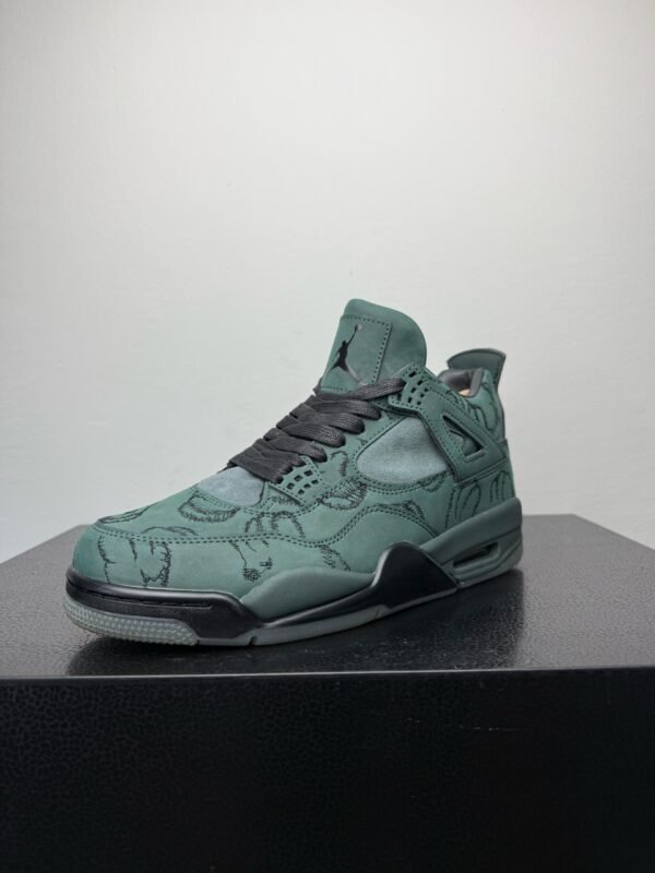 Air Jordan 4 Retro KAWS Black - Slika 5