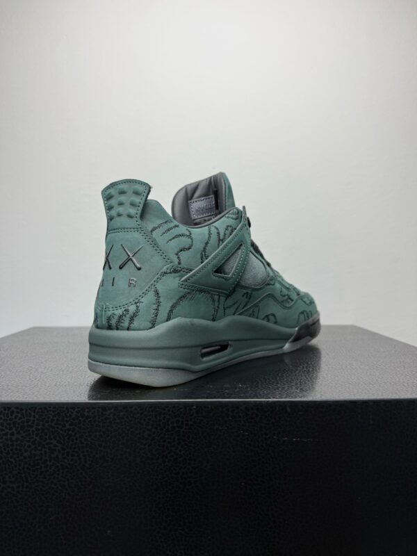 Air Jordan 4 Retro KAWS Black - Slika 4