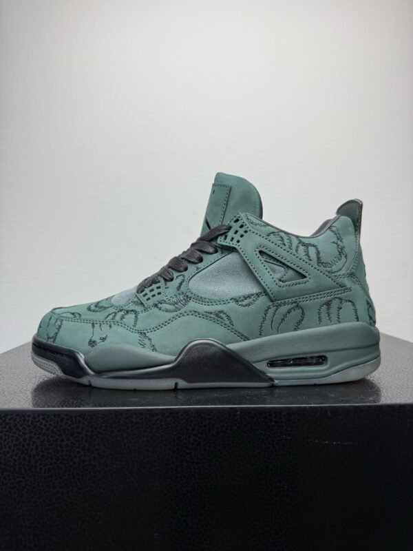 Air Jordan 4 Retro KAWS Black - Slika 2