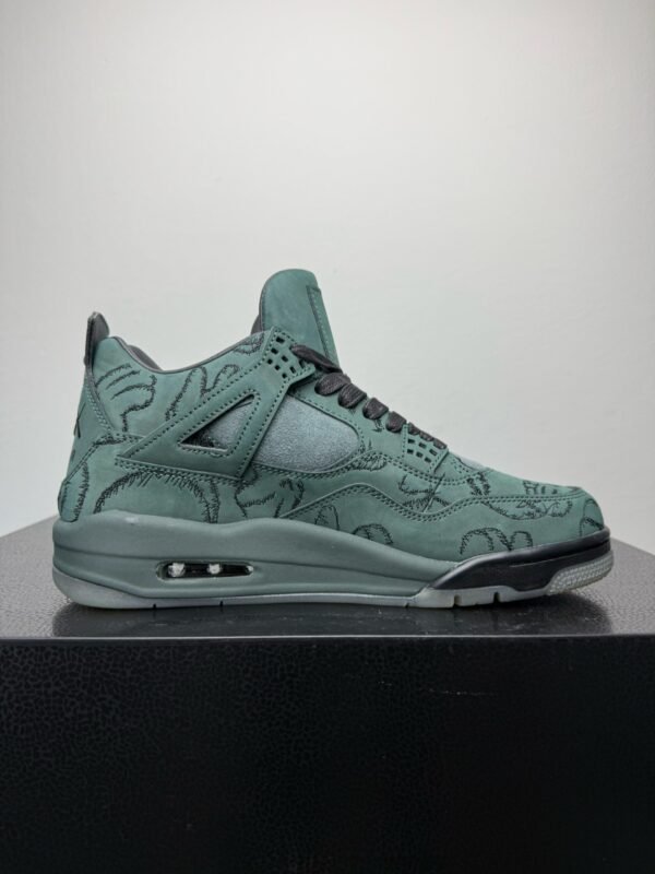 Air Jordan 4 Retro KAWS Black - Slika 3