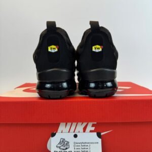 Nike AIR VAPORMAX PLUS crne