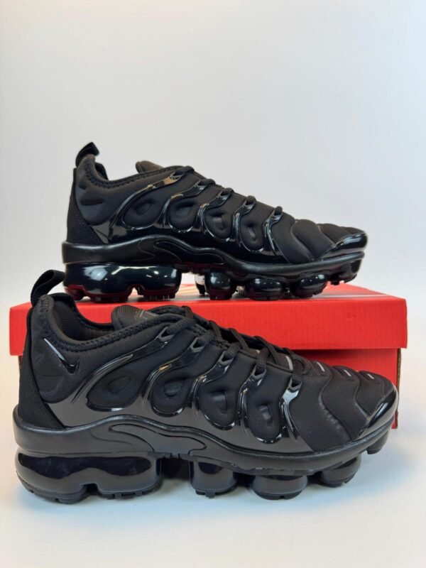 Nike AIR VAPORMAX PLUS crne - Slika 4