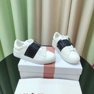 Valentino Garavani Rockstud White/Black