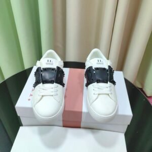 Valentino Garavani Rockstud White/Black