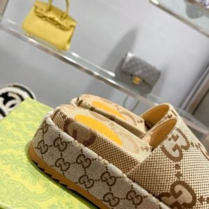 Gucci Sandale Monogram platform beige