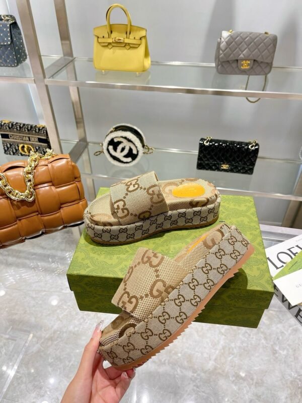 Gucci Sandale Monogram platform beige - Slika 6
