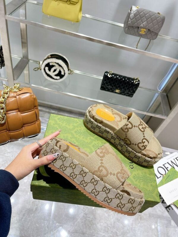 Gucci Sandale Monogram platform beige - Slika 7