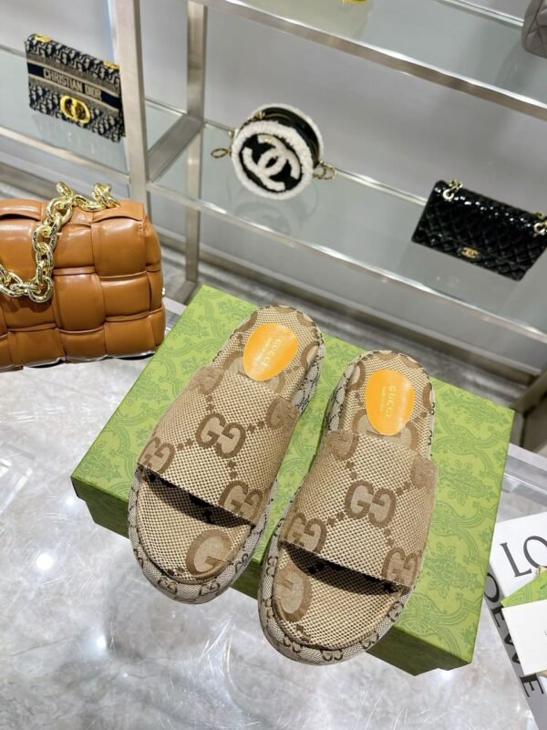 Gucci Sandale Monogram platform beige - Slika 8
