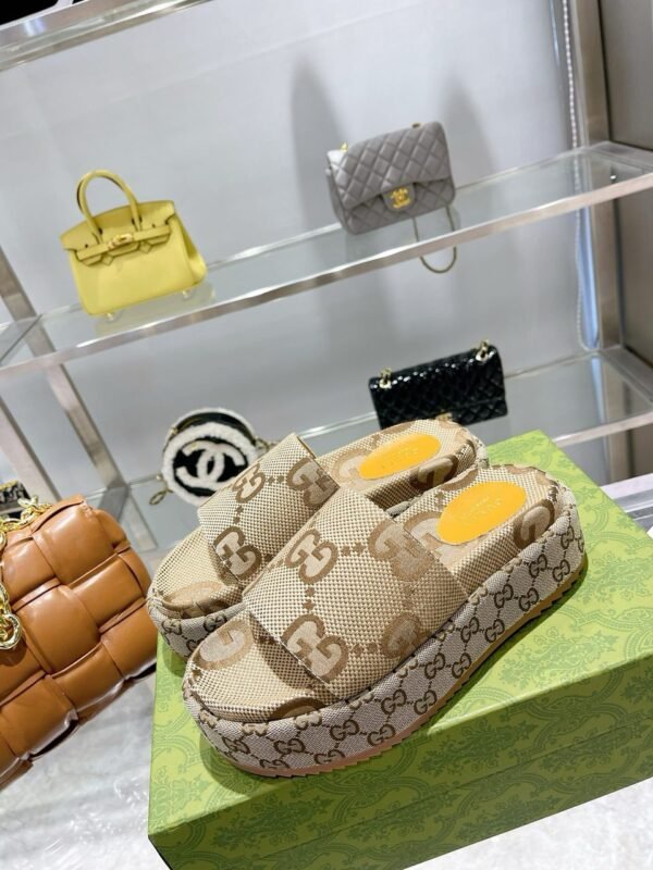 Gucci Sandale Monogram platform beige - Slika 9