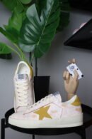 Golden Goose Beige / Yellow Star