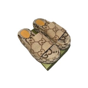 Gucci Sandale Monogram platform beige