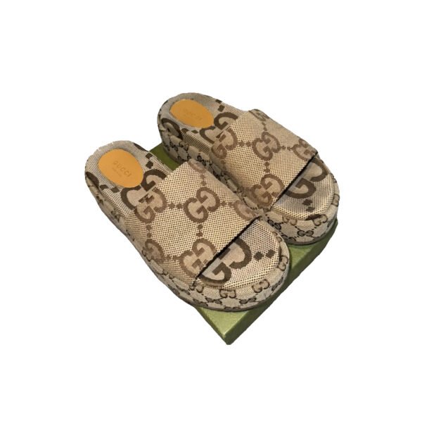 Gucci Sandale Monogram platform beige