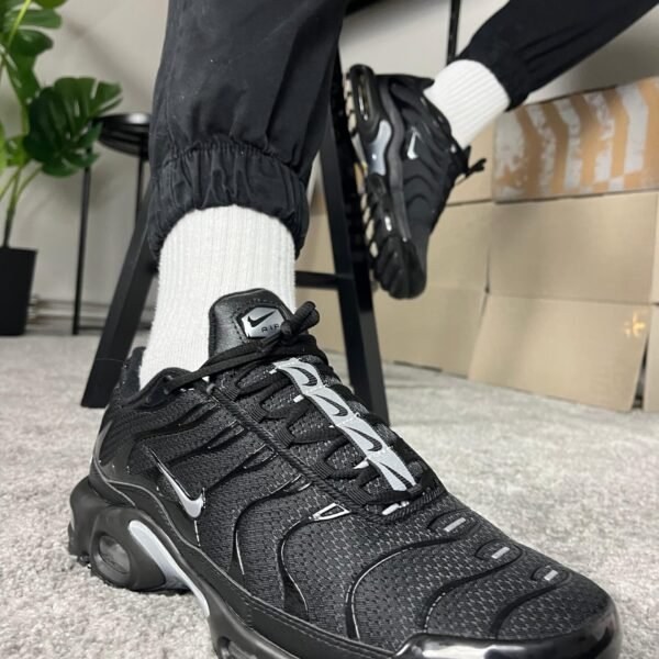 Nike AIR MAX PLUS BLACK TN bijeli nike logo