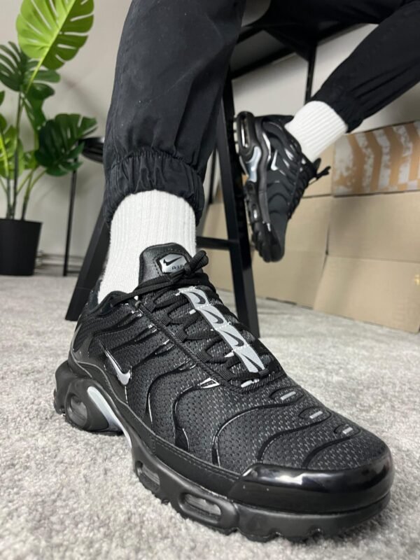 Nike AIR MAX PLUS BLACK TN bijeli nike logo - Slika 4