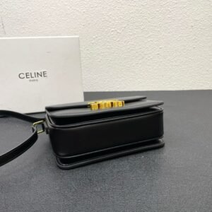 Torba Celine Paris  CLASSIQUE TRIOMPHE BAG IN shiny calfskin / BLACK