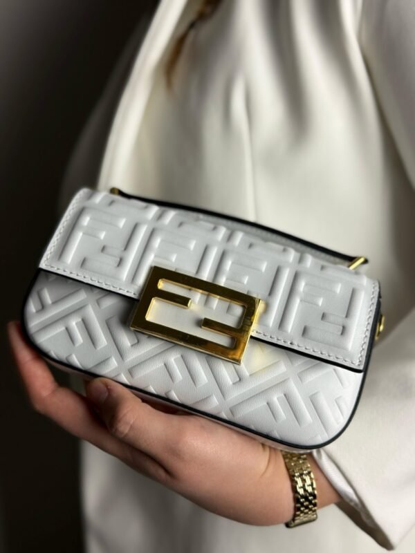 Authenticated Fendi Zucca Embossed Chain Midi Baguette White - Slika 5