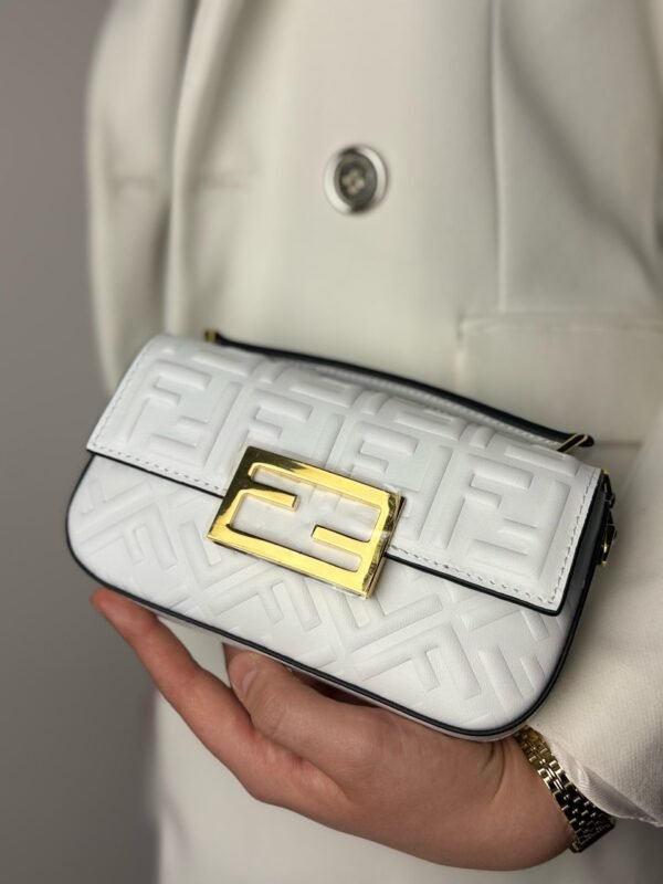 Authenticated Fendi Zucca Embossed Chain Midi Baguette White - Slika 4