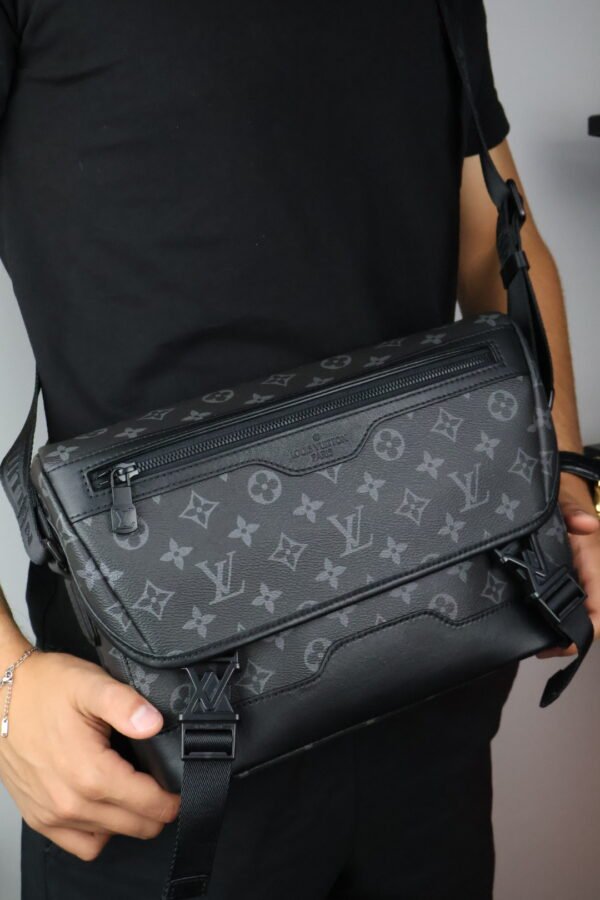 Louis Vuitton Monogram Eclipse Small Messenger Bag - Slika 4