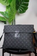 Louis Vuitton messenger