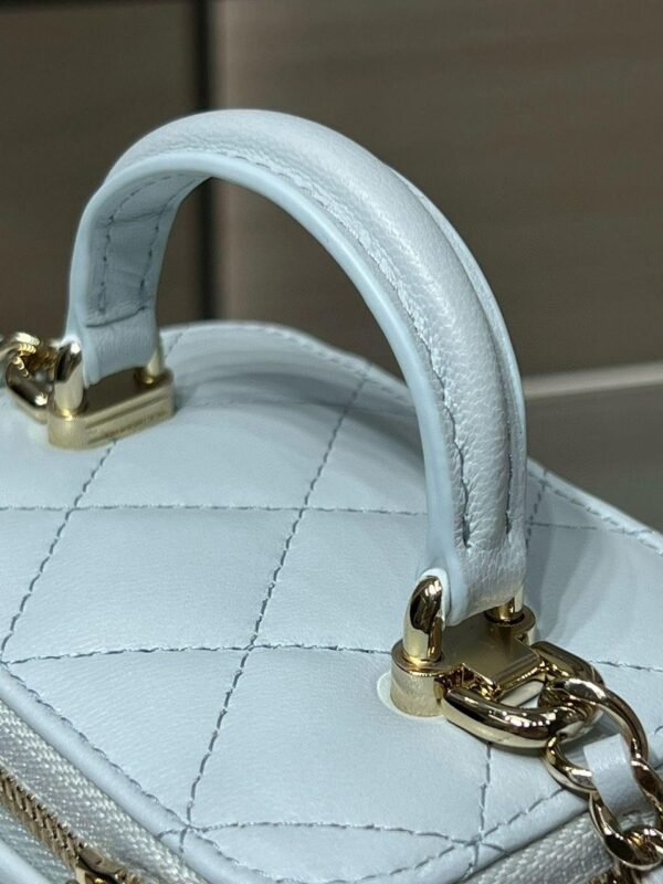 Chanel Mini Top Handle Vanity With Chain Light Blue Lambskin Gold Hard - Slika 2
