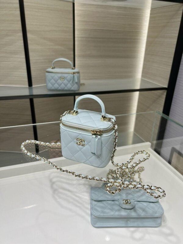 Chanel Mini Top Handle Vanity With Chain Light Blue Lambskin Gold Hard - Slika 5