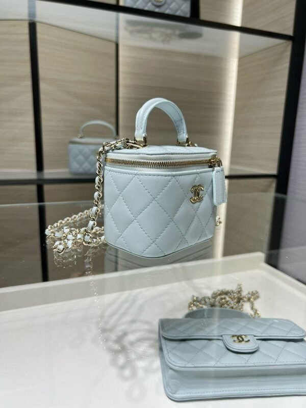 Chanel Mini Top Handle Vanity With Chain Light Blue Lambskin Gold Hard - Slika 7