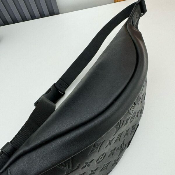 Louis Vuitton Discovery Bumbag
