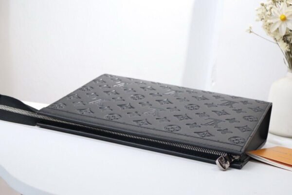 Louis Vuitton black bag - Slika 8