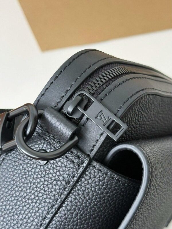 Louis Vuitton Noir Leather Pilot Wearable Wallet - Slika 5