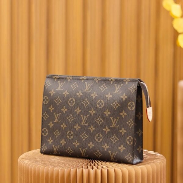 Louis Vuitton Toiletry Pouch 26 Monogram Brown