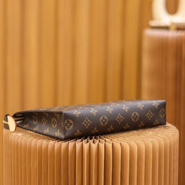 Louis Vuitton Toiletry Pouch 26 Monogram Brown