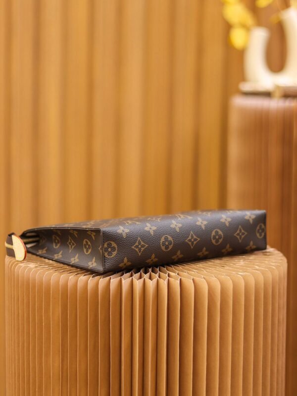 Louis Vuitton Toiletry Pouch 26 Monogram Brown - Slika 9
