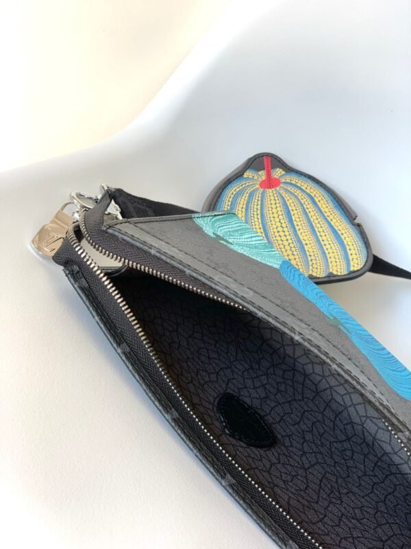 Louis Vuitton x Yayoi Kusama Black Monogram Eclipse - Slika 3