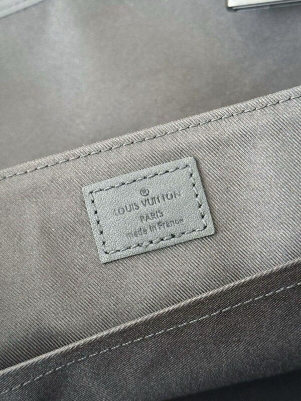 Louis Vuitton Monogram Eclipse Small Messenger Bag - Slika 11