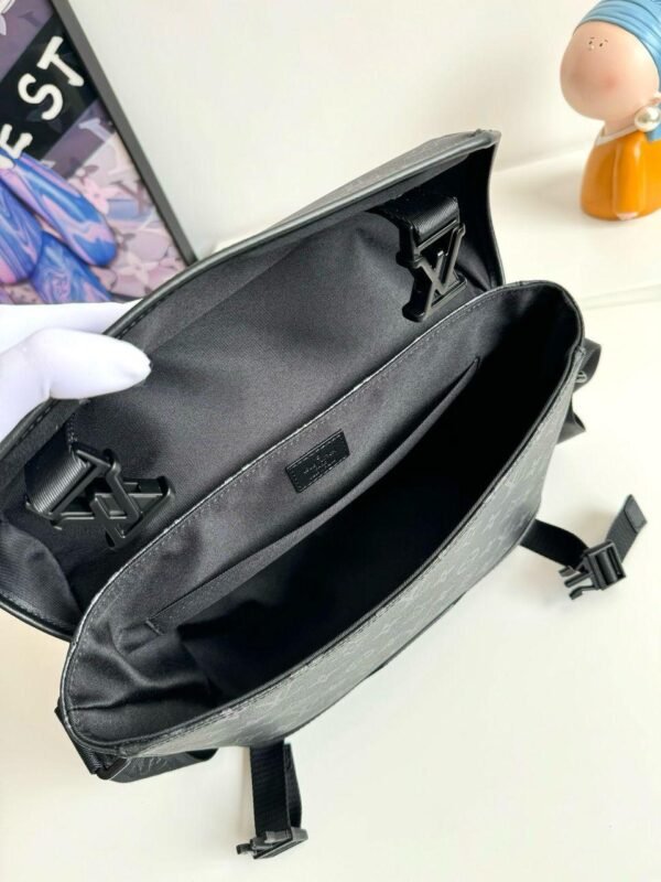 Louis Vuitton Monogram Eclipse Small Messenger Bag - Slika 13