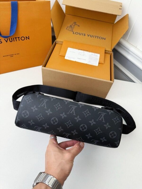 Louis Vuitton Monogram Eclipse Small Messenger Bag - Slika 9