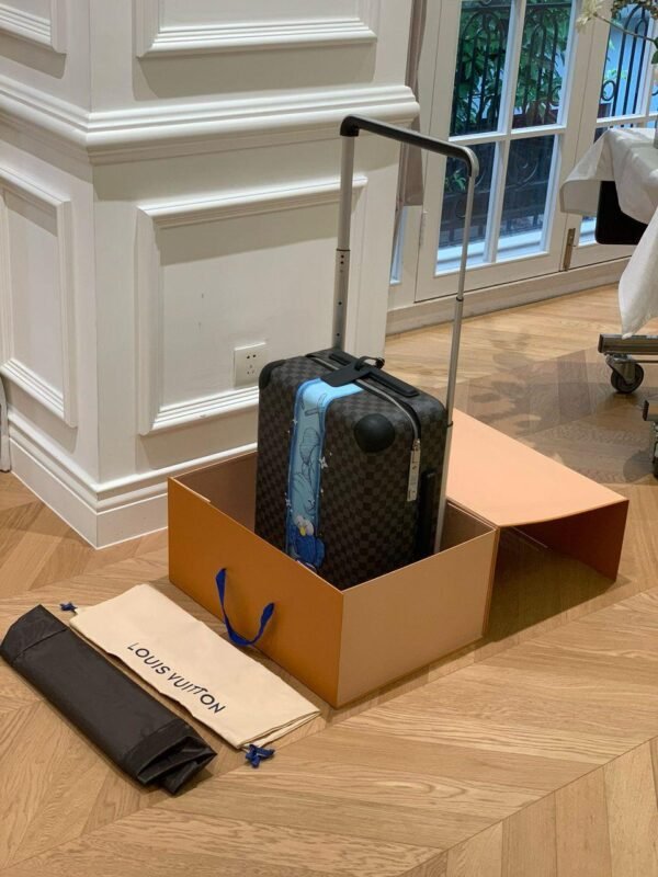 Louis Vuitton black brown Kofer KAWS - Slika 7